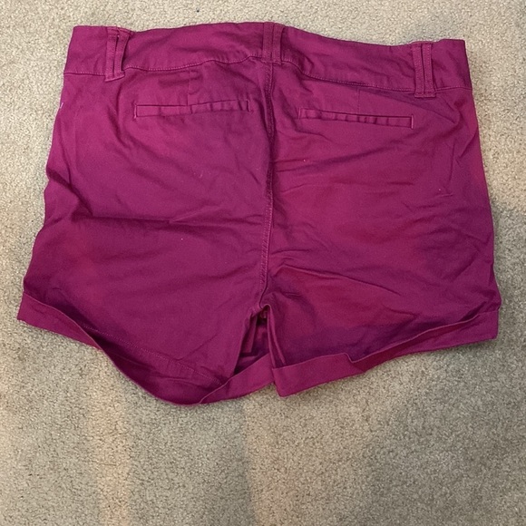 Torrid plum‎ wine 5 INCH STRETCH SATEEN MID-RISE SHORT - Picture 4 of 5